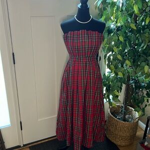 Plaid strapless midi dress! Stunning for the holidays. Has POCKETS!